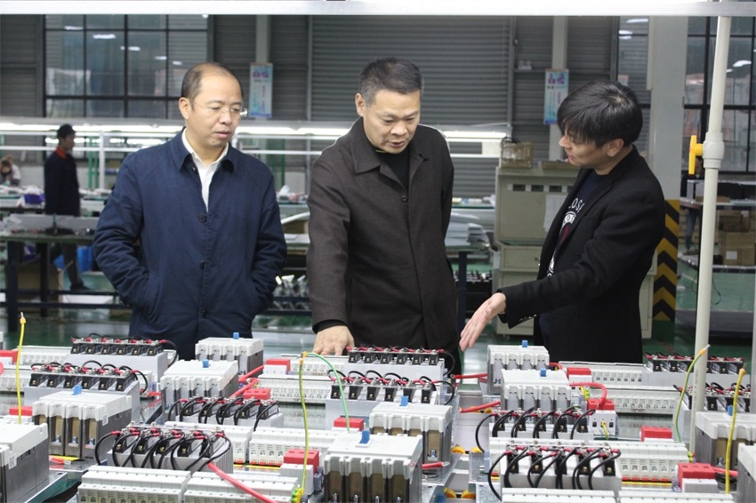 黄石市经信委副主任戴斌一行莅临我司视察指导工作