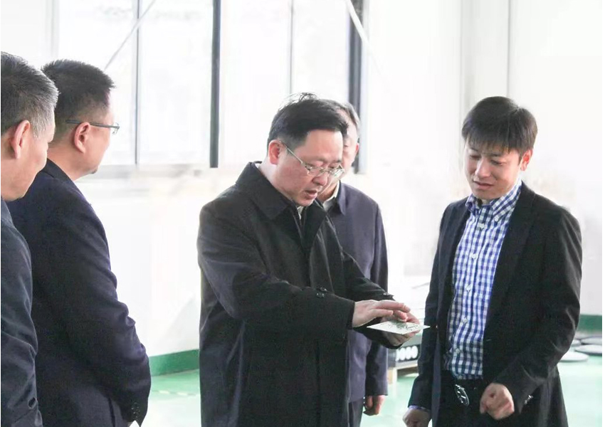 黄石市市委书记董卫民、市委常委、开发区党工委书记、铁山区委书记吴之凌、市委常委、市委秘书长黄荆国、副市长何运平及各部门主要负责人一行来我司调研