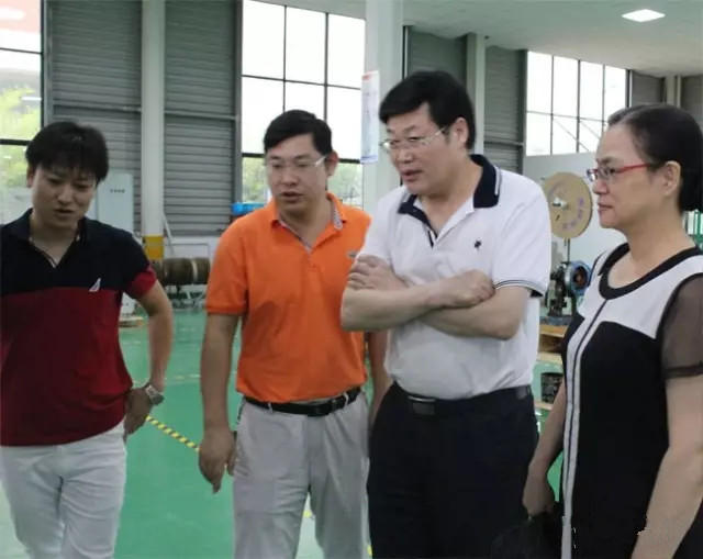 黄石市物价局党组书记、局长陈荷泉到我公司进行视察指导